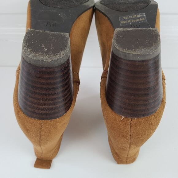Unisa golden brown faux suede ankle booties, size 7.5 - Picture 5 of 8